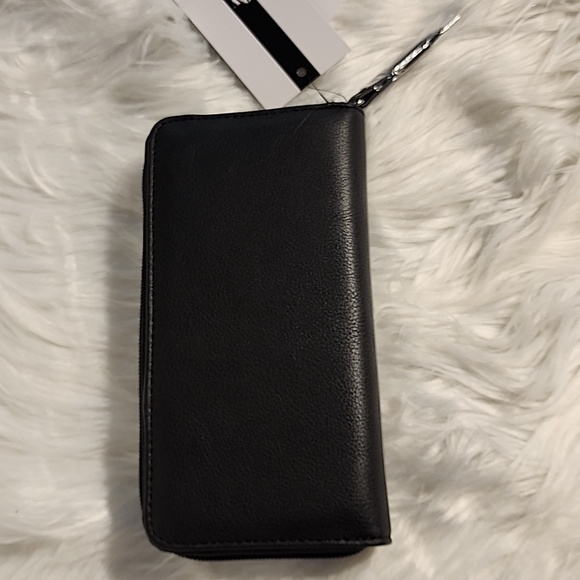 Nine West  Wallet NWT will hold lots of credit crads - Picture 6 of 11